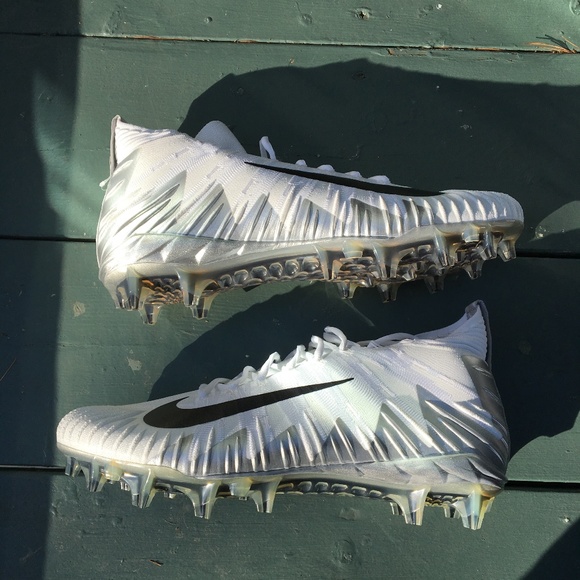 menace elite cleats